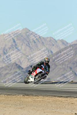 media/Dec-01-2025-Moto Forza (Mon) [[2daa91e15f]]/2-Intermediate Group/Session 4 Turn 9/